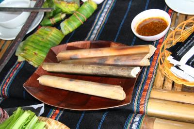 Cơm nướng ống và phở khô ở phố núi Gia Lai